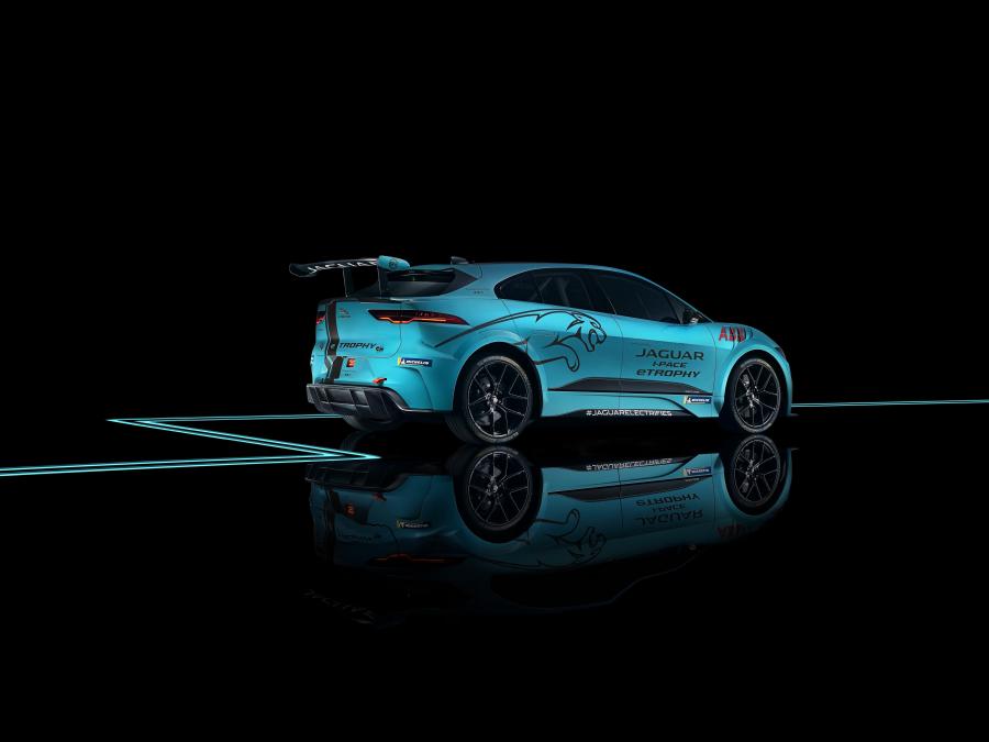  Jaguar I-Pace eTrophy VIP Car Jaguar 2018 года  (фото 8 из 27)